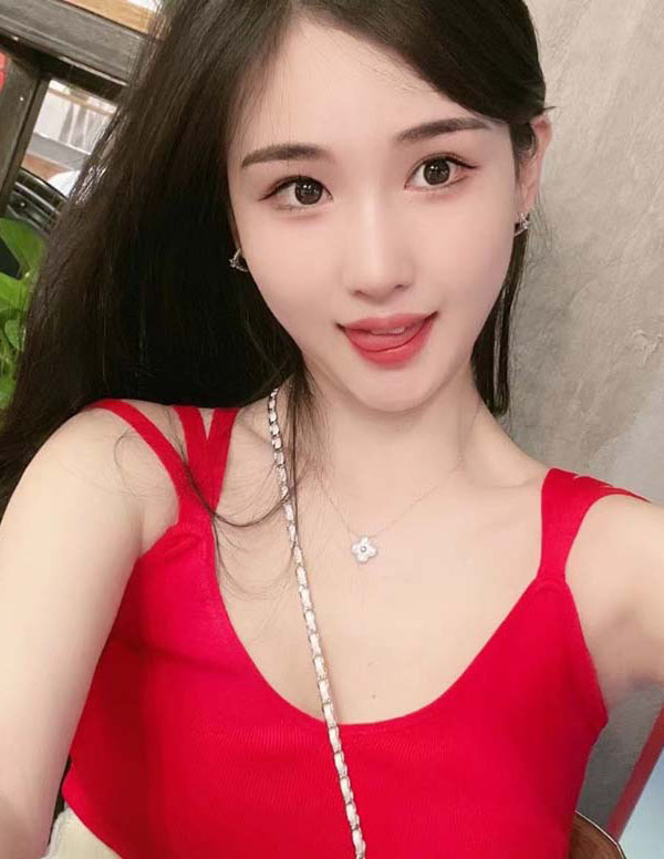 温哥华伴游模特