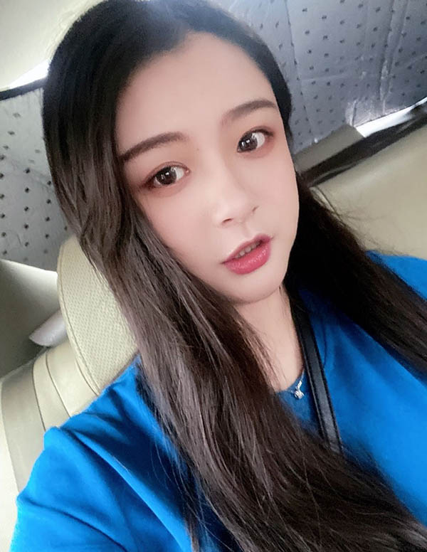 温哥华伴游模特